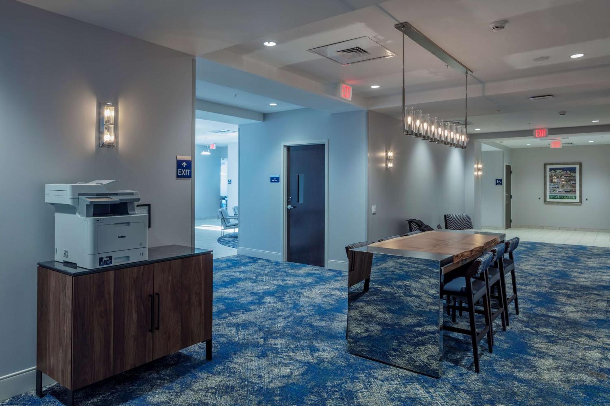 Scholar State College, Tapestry Collection By Hilton Hotel Luaran gambar